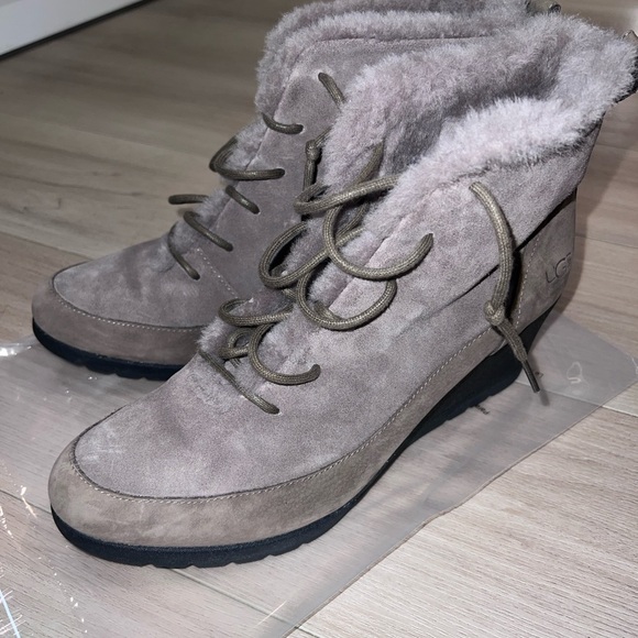 UGG Womens Size 11 Bridgit Mole Wool Lined Heel Leather Winter Shoes Boots - Picture 2 of 10